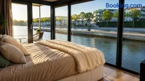 Suite romantique sur l'eau - Sauna, Rooftop, Bain - Image 2