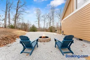 Hilltop Haven Treehouse - Image 2