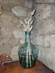 Nuit insolite, chambre au dessus d'une étable - Image 1