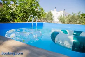 Villa Rural & Jacuzzi, Pool, Aire Acondicionado BBQ - Image 1