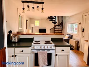 Charming 1BD Loft in Shelburne - Image 3