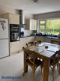 Golfing, Walking, Fishing Rest - sleeps 8 - Image 5