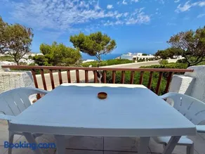 Suite con piscina y vistas al mar en Cala Morell - Image 3