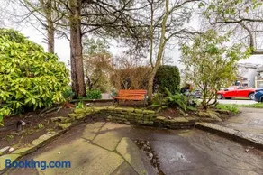 Garden suite on Trinity St - Image 4
