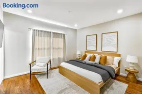 Hillside Haven Serene 3BR Home Near NYC and EWR - Image 2