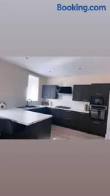 3 Bedroom House Near City Centre Glasgow Sleeps 7 - Image 5