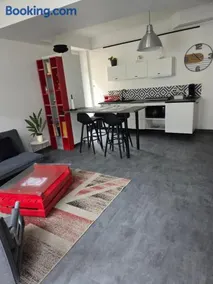 Home two - Image 3