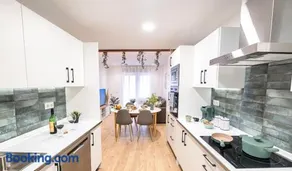 Garden Gran Via Luxury Aire acondicionado PARKING privado by Apartamentos Logrono - Image 2