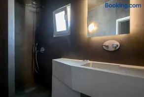 Very welcoming and cozy villa in Santorini - Image 4