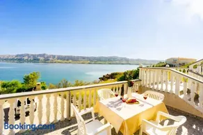 Bepic Quiet location on a beautiful bay - Image 5