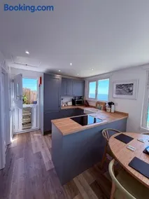 Lovely chalet with uninterrupted sea views - Image 5