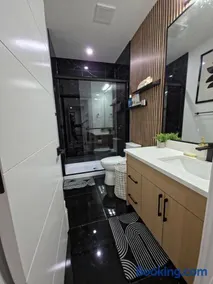 Luxury Guest Suite,Close to Airport,Fast Wifi - Image 4