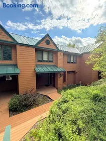 W5 Dog-Friendly Bretton Woods Retreat Near Skiing, Hiking, Golf & the Omni Resort - Image 3