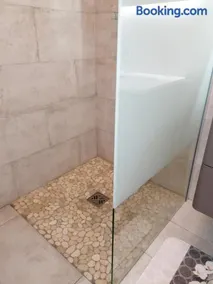Appartement les pieds dans l'eau 300 m plage - 2 piscines - Image 3