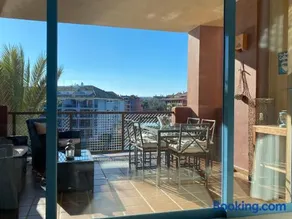 Apartamento con terraza sobre La Marina de Sotogrande - Image 3