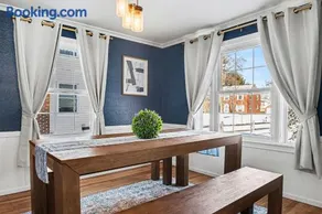 3-Bedroom House Near Notre Dame with Parking - Image 5
