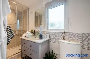 Adorable private couples retreat with hot tub - Image 5