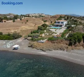 Villa Calma a Beachfront Luxury Retreat - Image 1