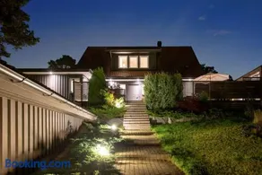 Modern Swedish villa - Image 1