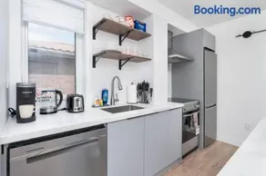 TO Chic 3BR Ossington Hub Near Subway & Shops - Image 2