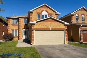 Spacious 4BR Orangeville Home Sleeps 10 with Free Parking, Full Kitchen, WiFi, Laundry & Private Patio Deck - 3 Mins to Headwaters Hospital - Ideal for Families, Medical & Work Stays! - Image 1
