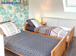 L'artistique, Maison pour 4 personnes, 2 chambres, stationnement gratuit, petite cour, spacieux, atypique - Image 1