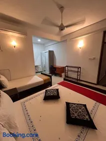 Battaramulla Lake Garden Villa Colombo - Image 2