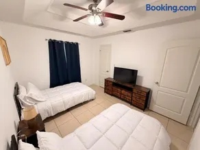 Ambient Apartments Near University Dr - Image 2