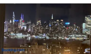 Spacious 3-bedroom Apartment Stunning Views NYC - Image 1
