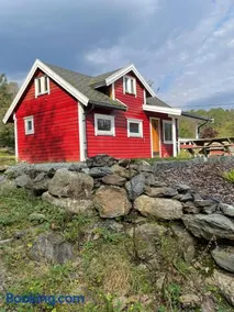 Hytte ved sjøen med båtutleige - Image 2