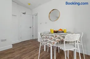 Free Parking 2 BR Heathrow LHR Terminals - Image 4