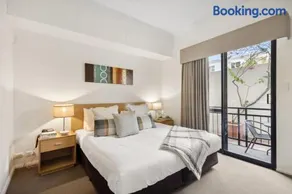 Perth Premium 1 Bedroom - Image 2