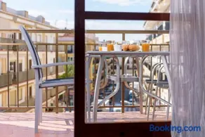 Port Perfection: Your Dream Apartment by the Beach - Image 2