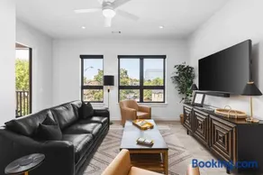 Upscale Music Row Corner Unit with Patio Rooftop with City View and Gym - Image 3