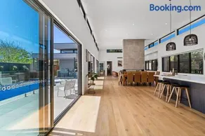 Pearse Retreat - Extraordinary Luxury Living - Image 1