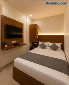 Hotel Rose Inn - Image 2