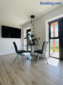 Turnpike House - Image 5