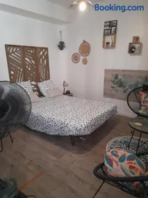 Studio 23 m2, proche centre, calme, WIFI, pk - Image 3