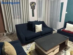Toly’s Spacious One Bedroom - Image 3
