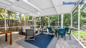 SoSo Coastal Retreat Walk to Intracoastal & Downtown - Image 3