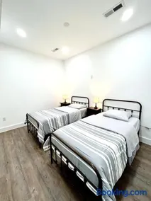 New 2BDR 2BATHS 1 Park Spot APT Super Close to NYC - Image 4