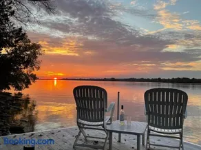 Lakeside Maison - Image 1