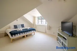 Elegant Village Stay Parking and EV Charger - Image 2