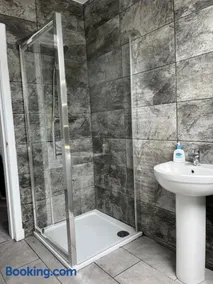 Upper Mill Apartment - Image 4