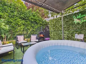 Stylish Apartment with Hot tub and Garden - Image 5