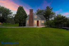 Cozy Cottage House - Pool & Hot Tub - Image 1