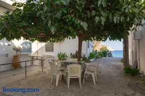Georgias Apartments - Image 3