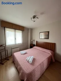 Santa Coloma Apartamentos - Image 4