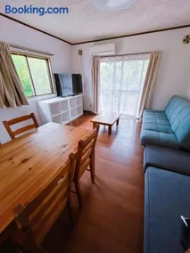 10-minute drive from Kumamoto Station, parking for 6 cars, large house that can accommodate up to 15 people - Image 1