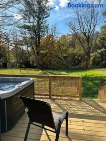 Cabin Oasis near Town - Image 1